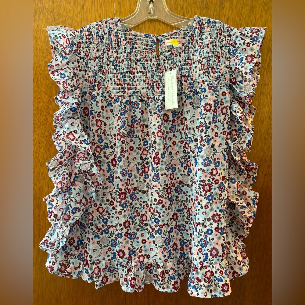 Mimi + Daphne NWT White Ruffled Sleeve Floral Blouse Size XS Boutique Top